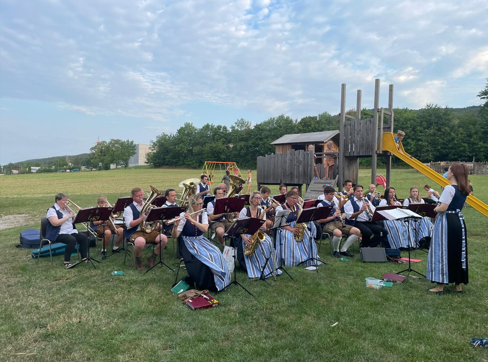 Der Musikverein beim Dämmerschoppen bei der Buschenschank Da Hauer